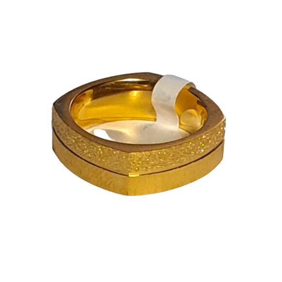 New stainless steel gold toned‎ ring size 7 - Picture 6 of 6